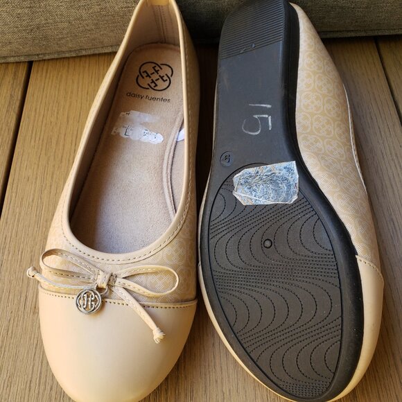 EUC DAISY FUENTES ABIGAIL timeless logo allover ballet flats bombing beige (9) - Picture 6 of 7